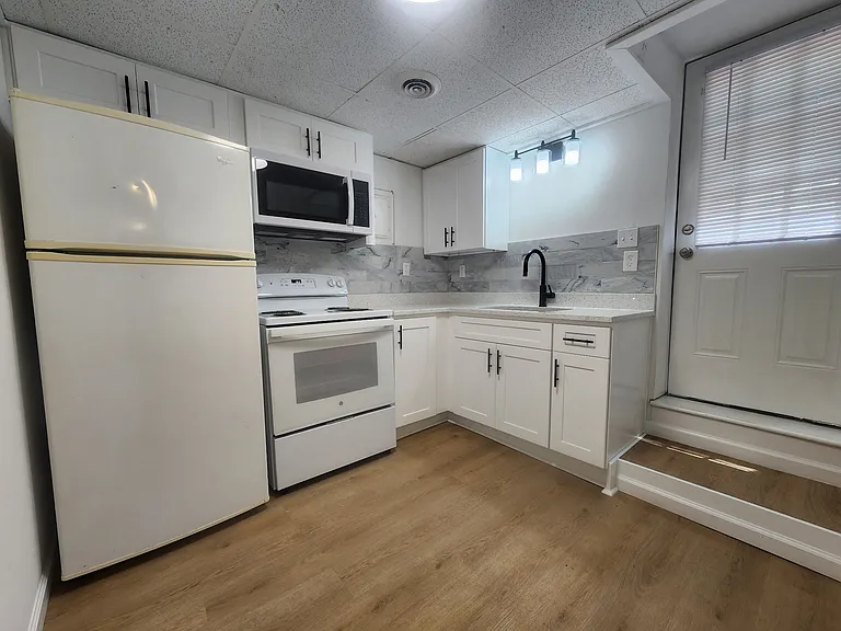 565 2nd St SE #D — Photo 4