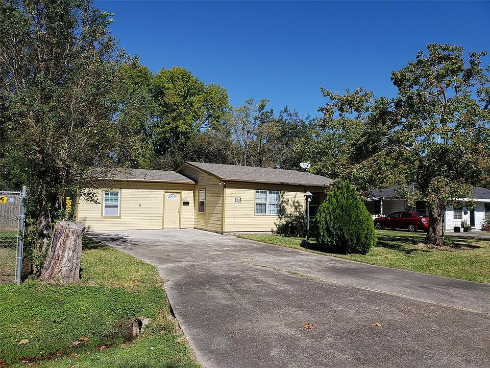 1st image of 500 Bluebonnet Dr