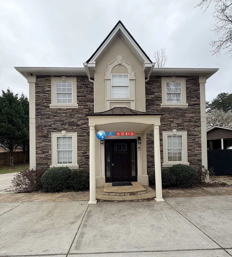 Nice 2-story house in the City of BUFORD schools + separate in-law suite — Photo 1