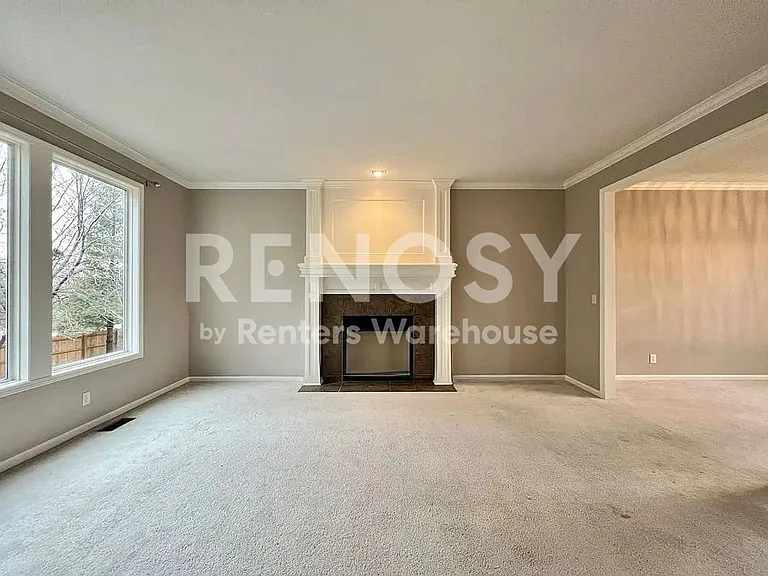 15861 Linden St — Photo 4
