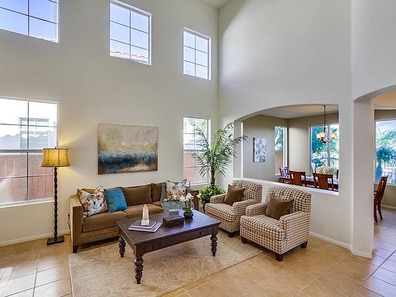 1604 Sapphire - Living Room2