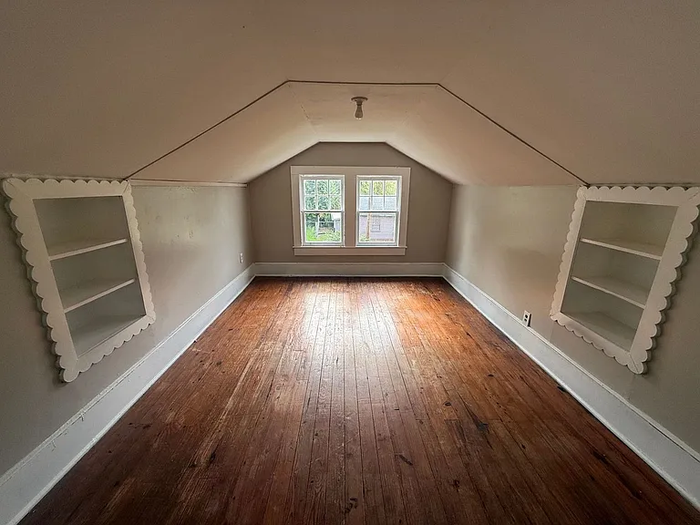 513 Alamance Rd — Photo 15