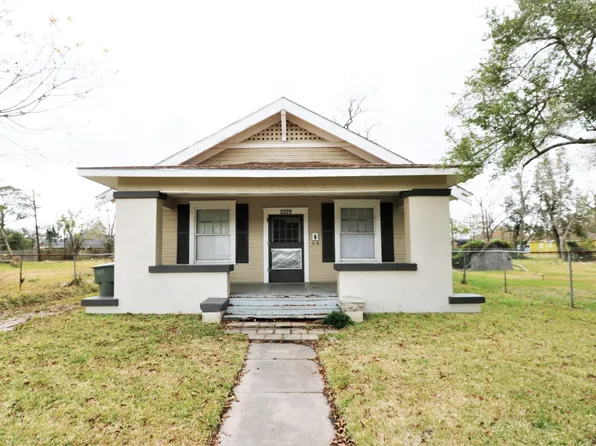 2229 Procter St, Port Arthur, TX 77640