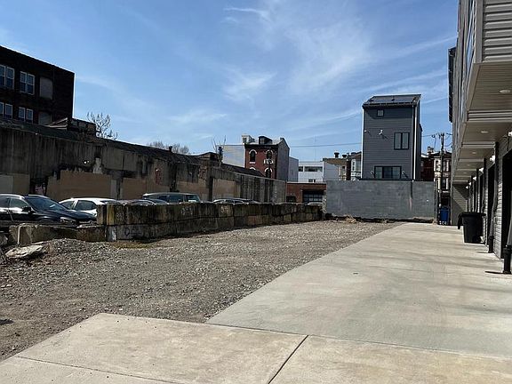 3rd image of 428 W Master St #B