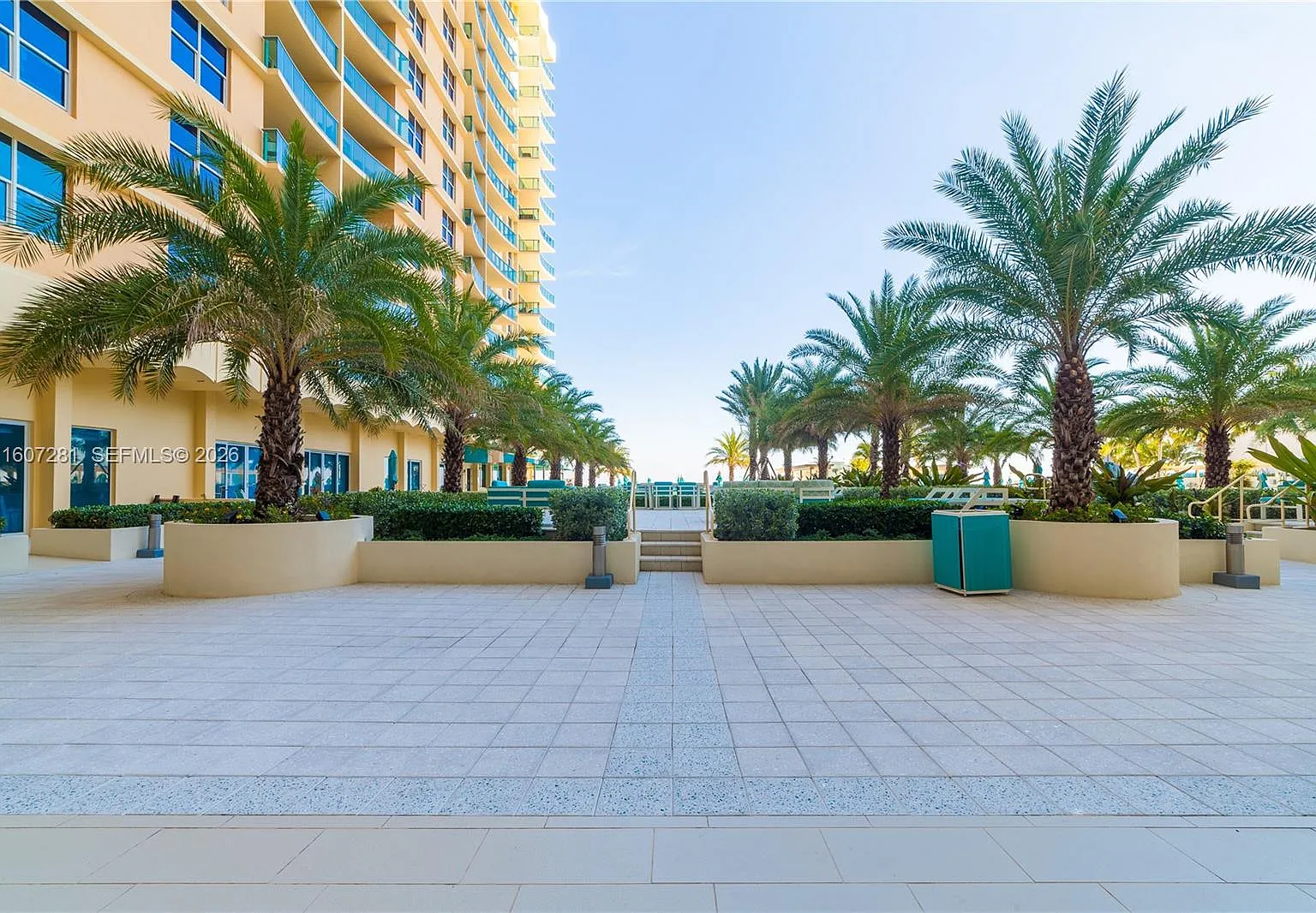 Wave Condo — Photo 3