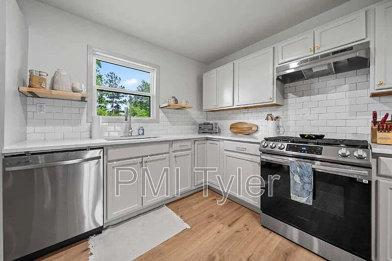 3 bed, 2.0 bath, $3,000 — Photo 4