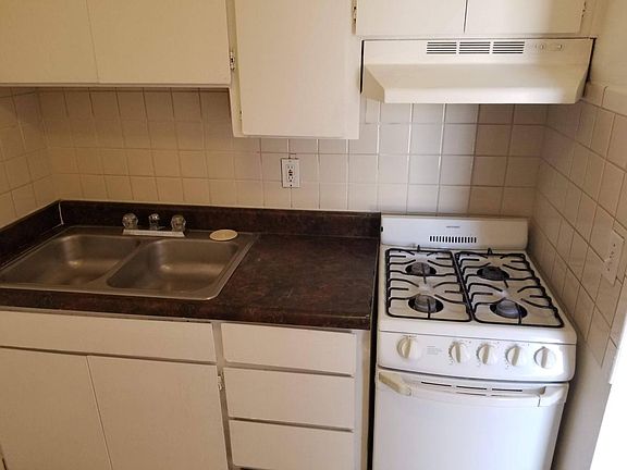 4th image of 125 E 34th St APT I