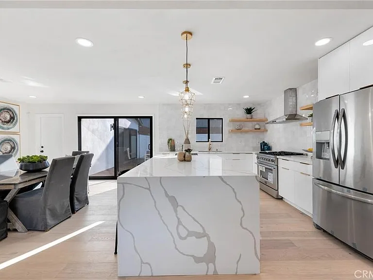 335 University Dr — Photo 10