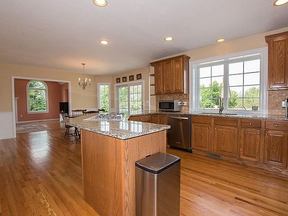 3rd image of 20B Farmington Dr