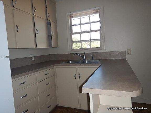 4th image of 405 S Jeffers St