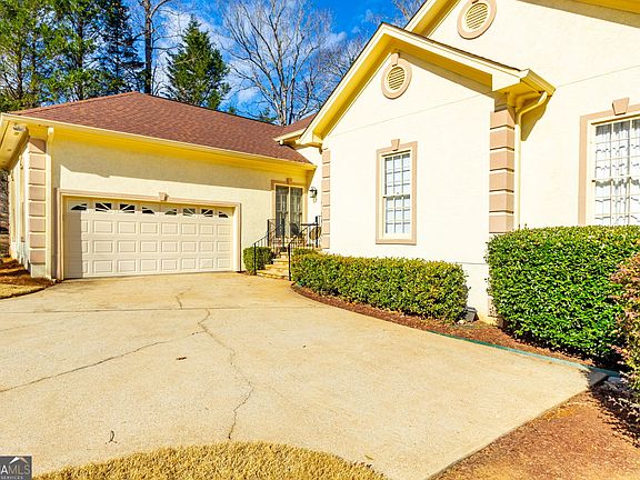 5th image of 612 Redbud Ln