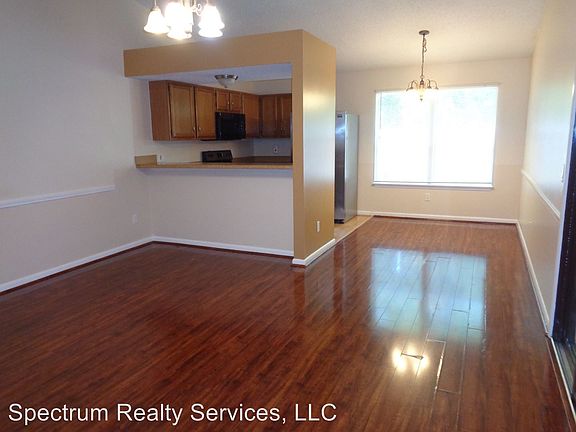 4th image of 3239 Meadowlea Cir N