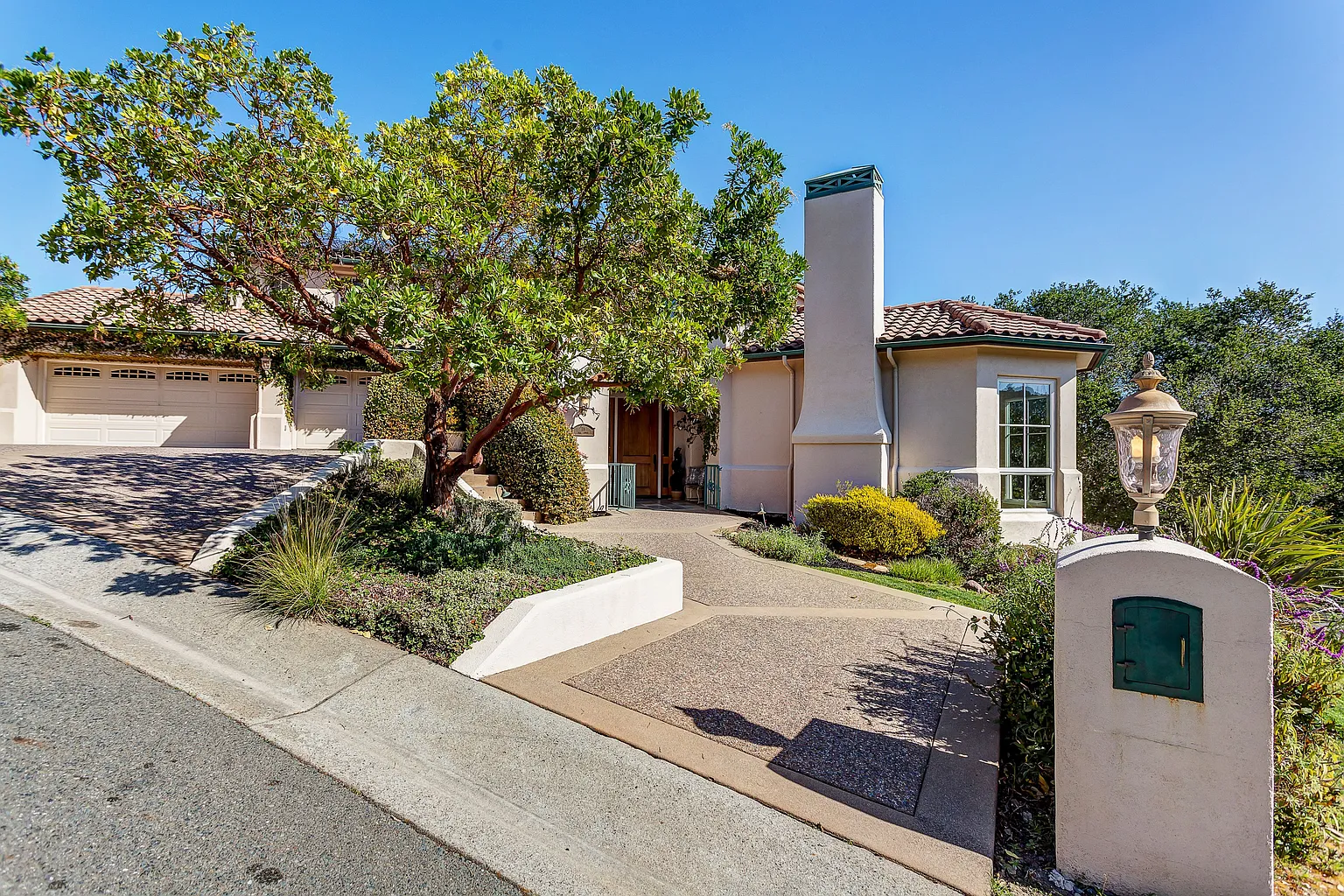 16 Oak Ct photo 1