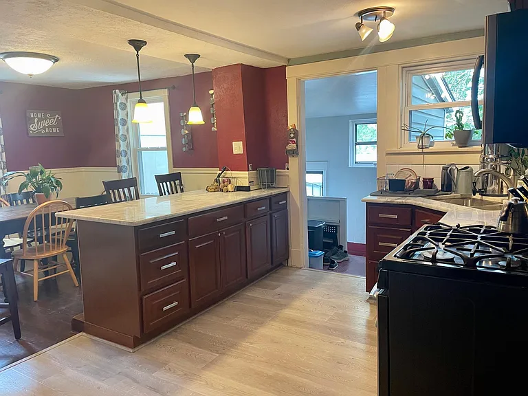 Kitchen/Dining Area