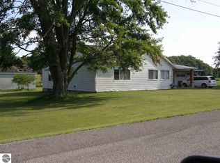 878 W Madison Rd, Saint Louis, MI 48880