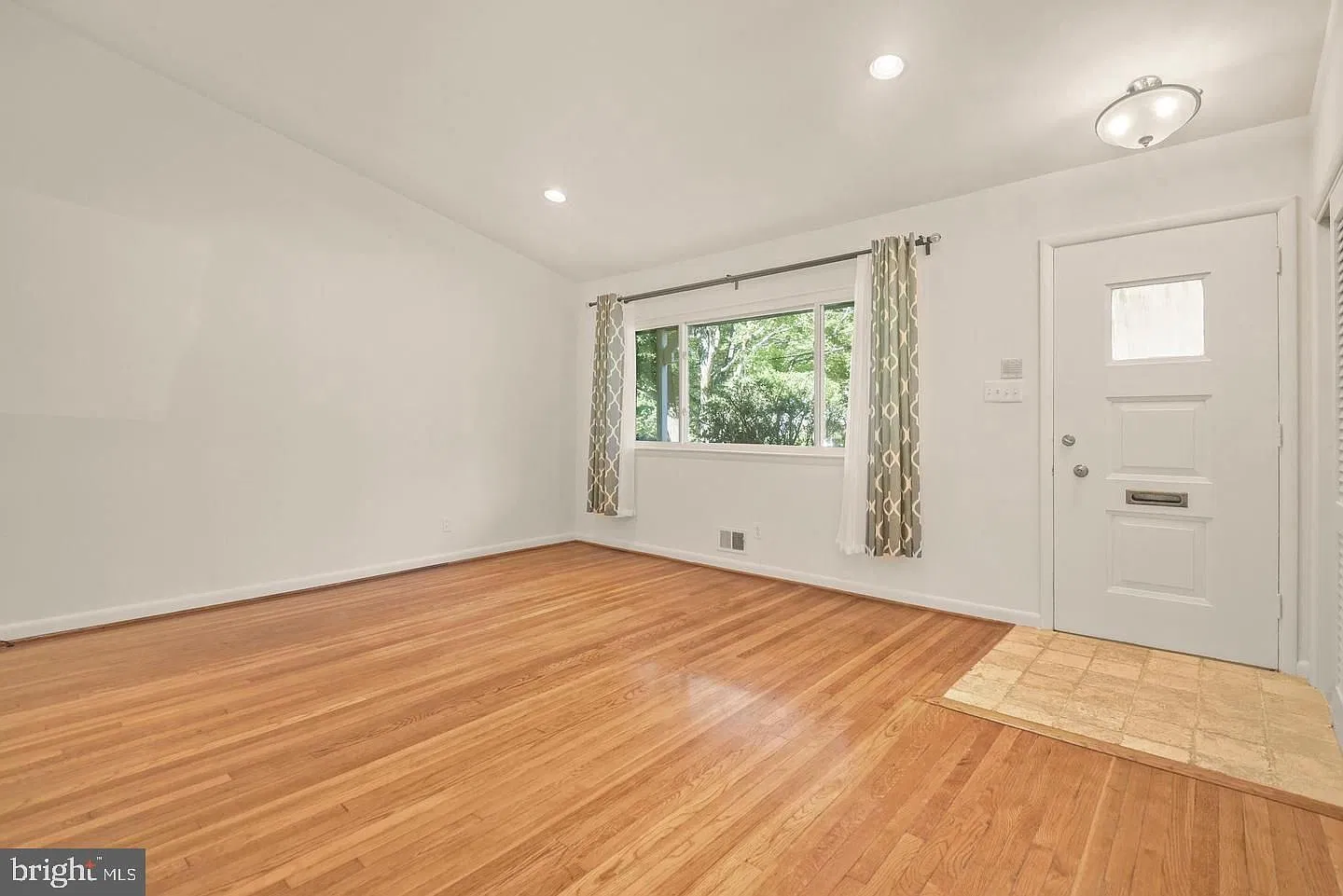 4 bed, 2.5 bath, 2481 sqft, $4,750 — Photo 3