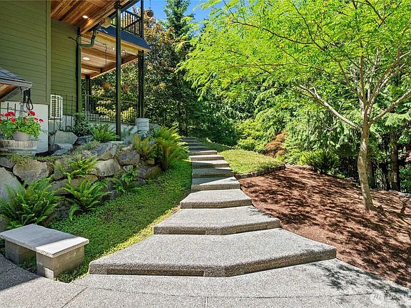 5th image of 16913 222nd Street E