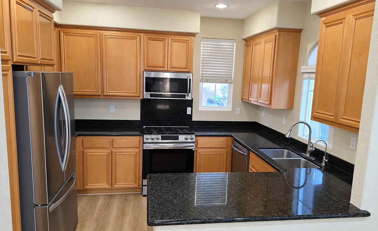 3 bed, 1280 sqft, $4,000 — Photo 4
