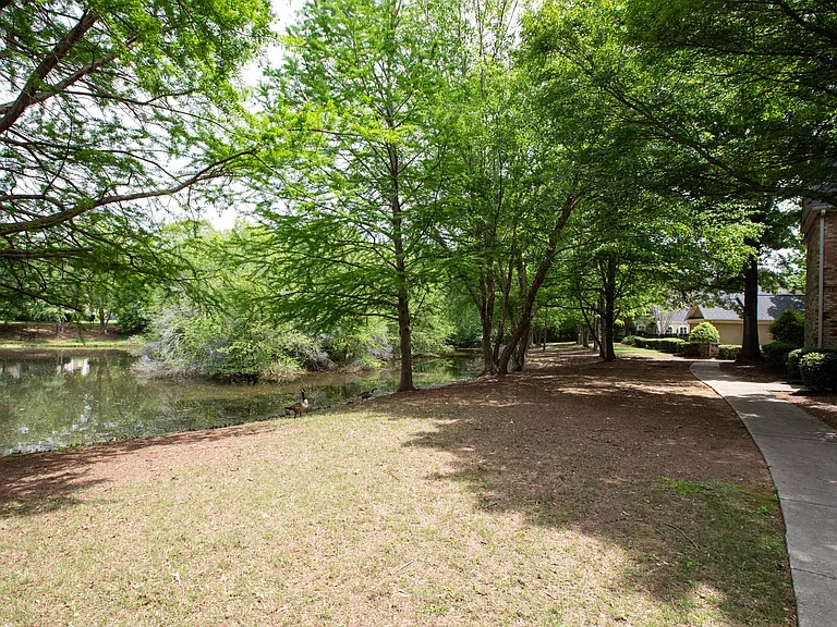 Lakeside Villas — Photo 33