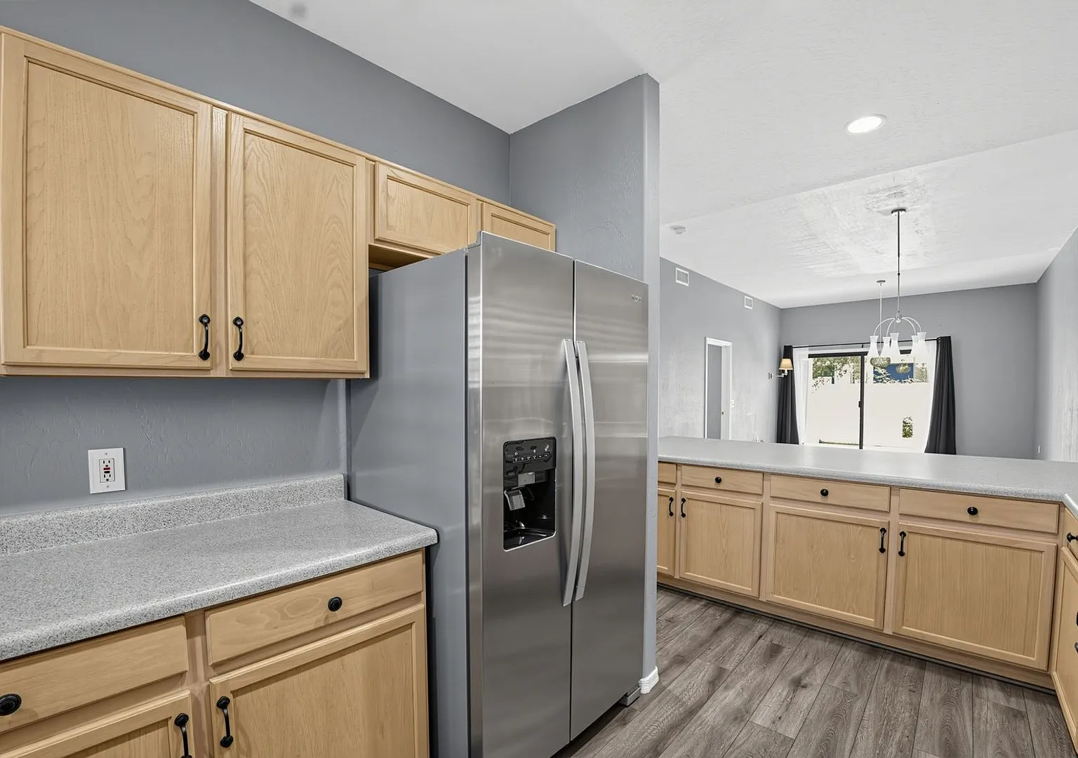 Charming 2BR Condo with Den in Mesa — Photo 3
