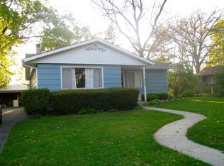 342 Hickory Dr, Crystal Lake, IL 60014