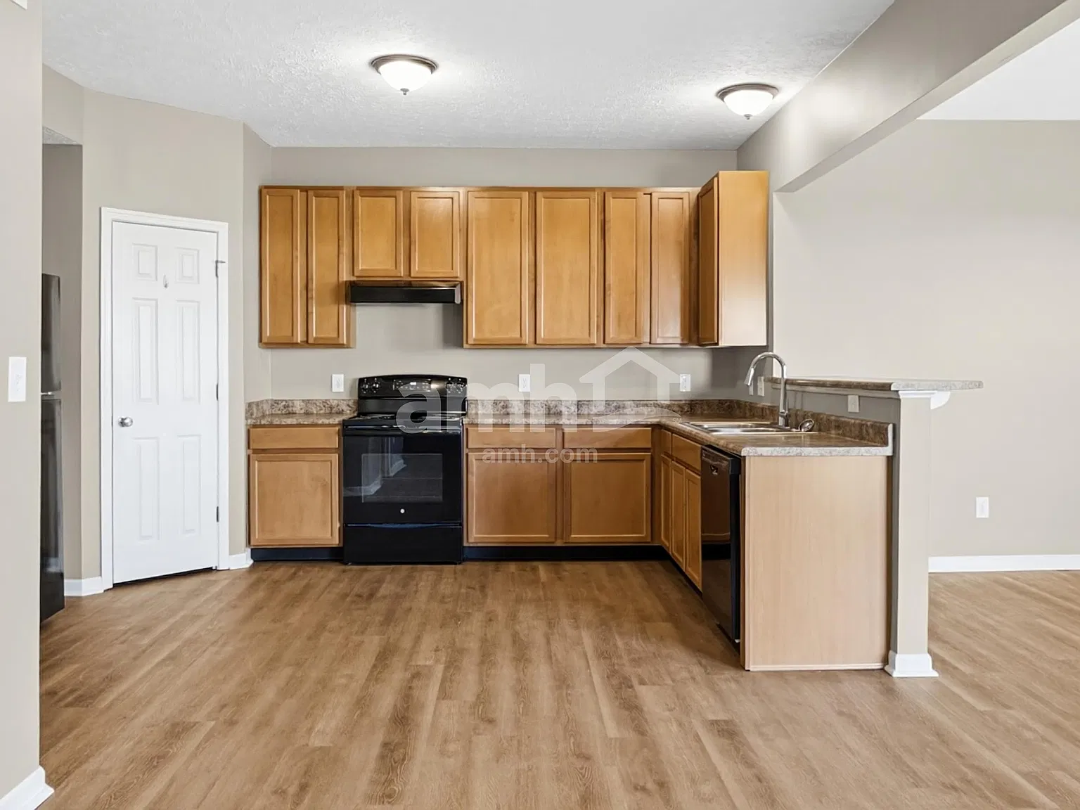 3 bed, 2.5 bath, 2384 sqft, $2,175 — Photo 4