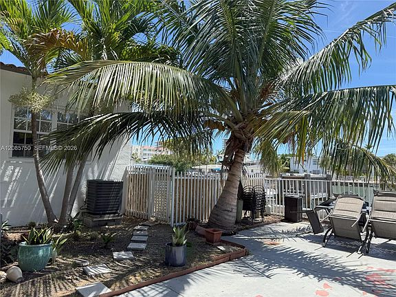 2nd image of 8401 Crespi Blvd APT 1