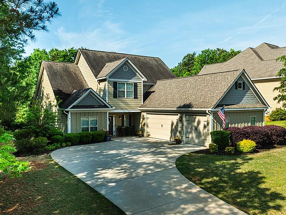 2nd image of 1031 Greenwood Cir