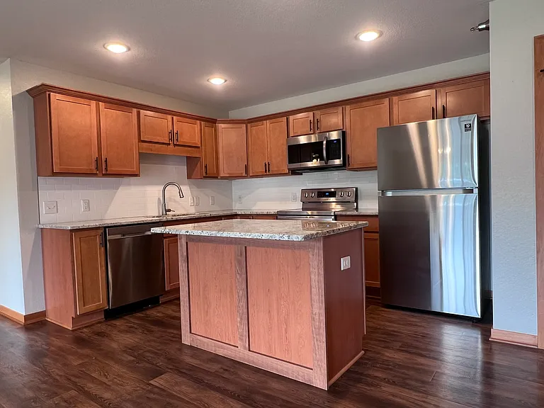 3253 Gateway Dr #6 — Photo 2