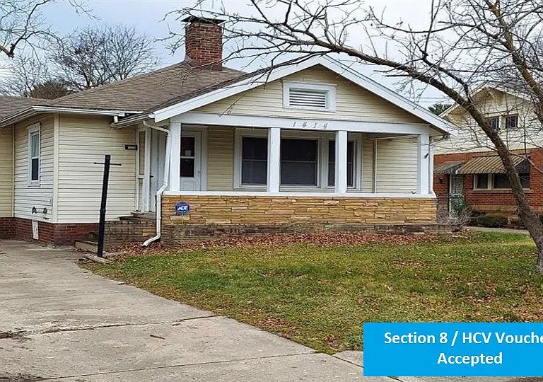 1414 N Gilbert St — Photo 1