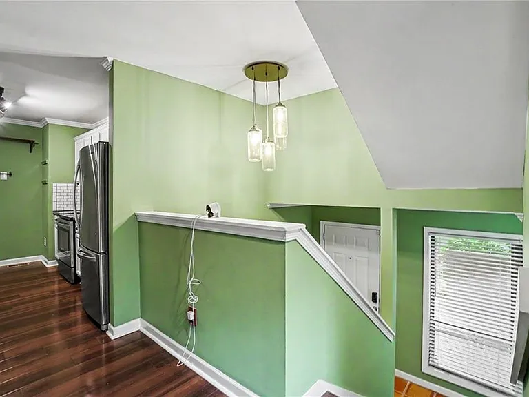 1006 Creatwood Cir SE — Photo 5