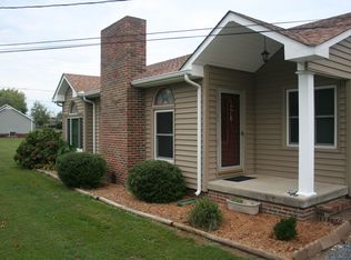 8 Village Park Dr, Fayetteville, TN 37334