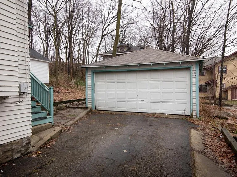 918 W Vine St — Photo 15