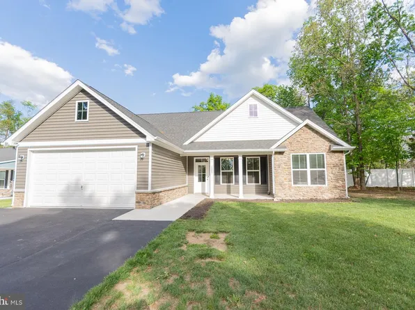 1083 Nadenbousch Ln, Martinsburg, WV 25405