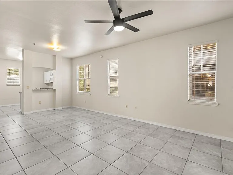 1321 Arbor Vista Loop #121 — Photo 2
