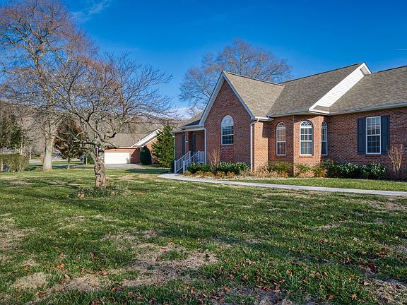 3rd image of 1103 N Plantation Dr