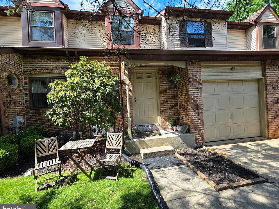 1st image of 51 Greensward Ln