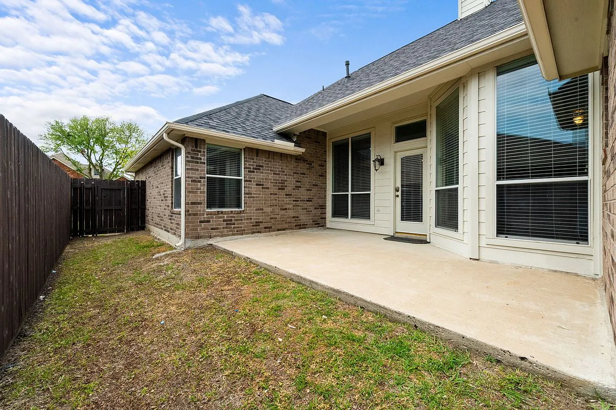4 bed, 2.0 bath, 2184 sqft, $2,650 — Photo 4