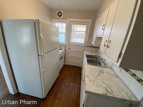 4th image of 723 Dickinson St SE