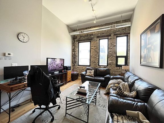 5th image of 1310 N Milwaukee Ave #2R