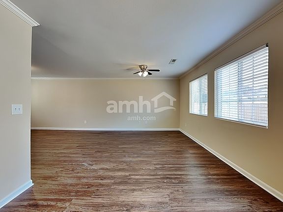 5th image of 502 Walnut Crossing Dr