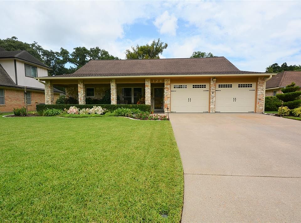 1st image of 124 Spanish Moss Ln