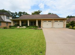 124 Spanish Moss Ln, Lake Jackson, TX 77566