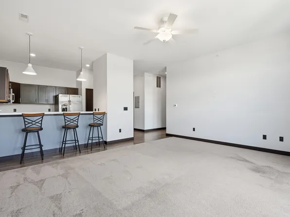 120 Twin Steeples Cir NE Suite 314, Dyersville, IA 52040