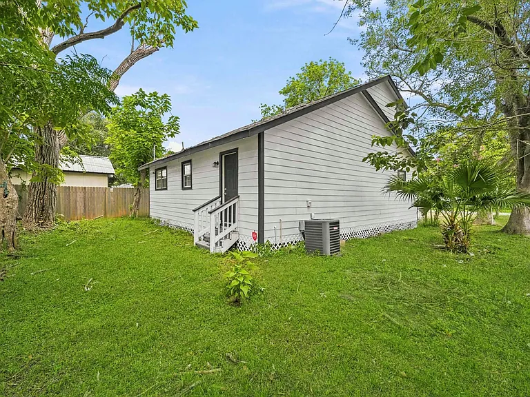 1501 Maiden Ln — Photo 28