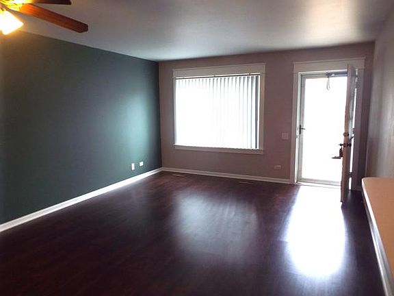2nd image of 384 Bunker Hill Cir