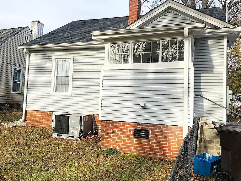 542 E Black St — Photo 4