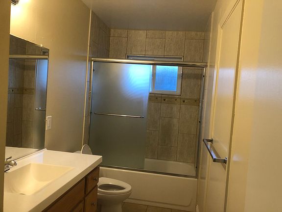 3rd image of 861 Miller Ave