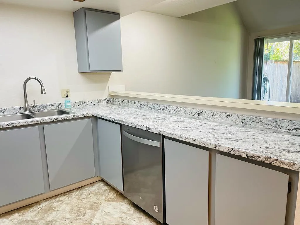 2 bed, 948 sqft, $1,990 — Photo 3
