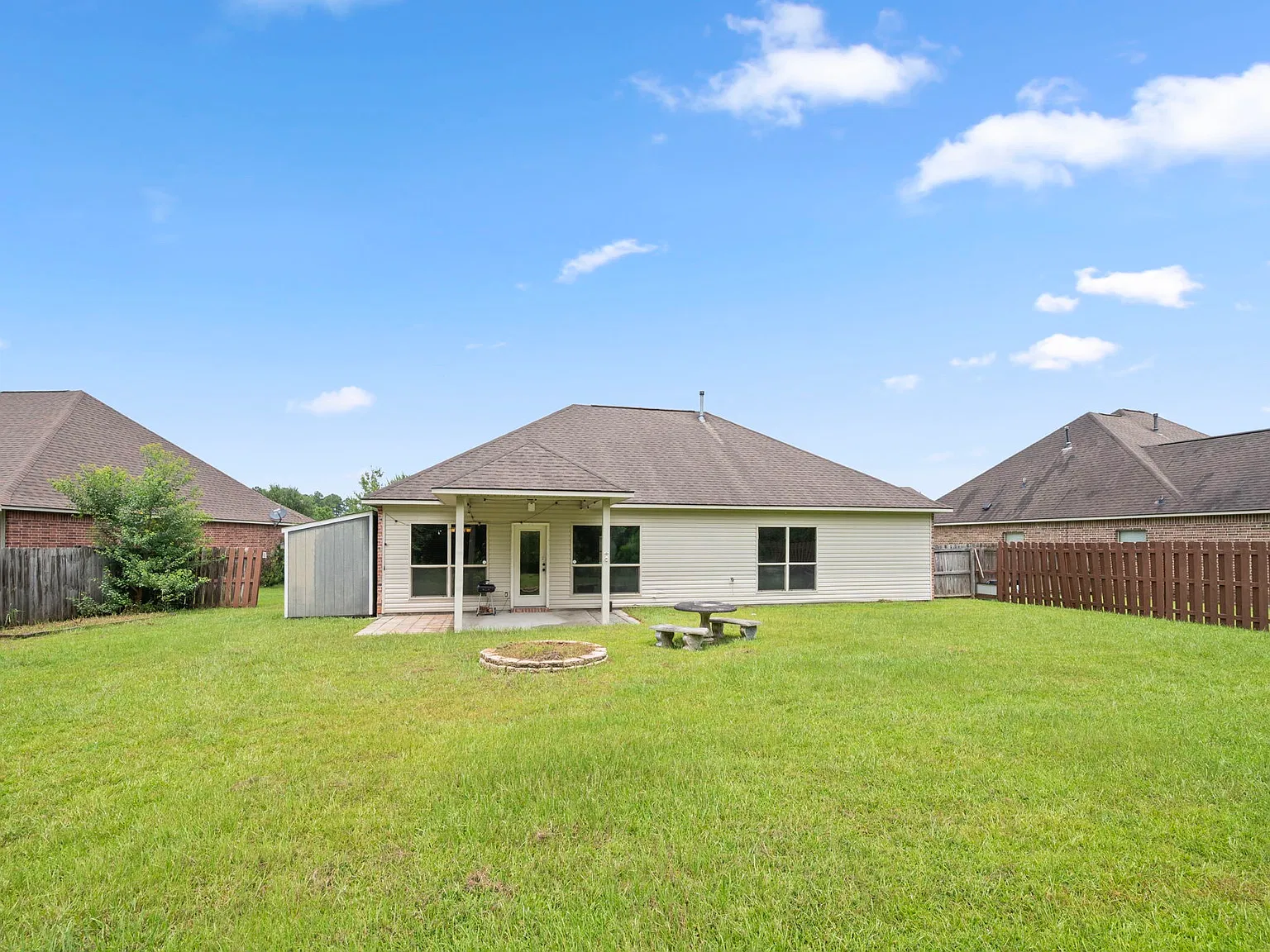 3 bed, 1637 sqft, $1,900 — Photo 3